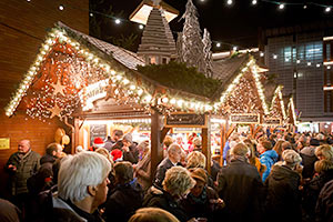 Weihnachtsmarkt rund um das Rathaus Weihnachtsmarkt rund um das Rathaus