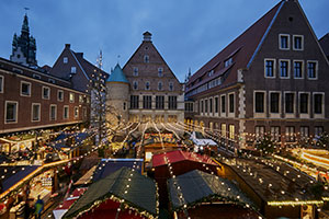 Weihnachtsmarkt rund um das Rathaus