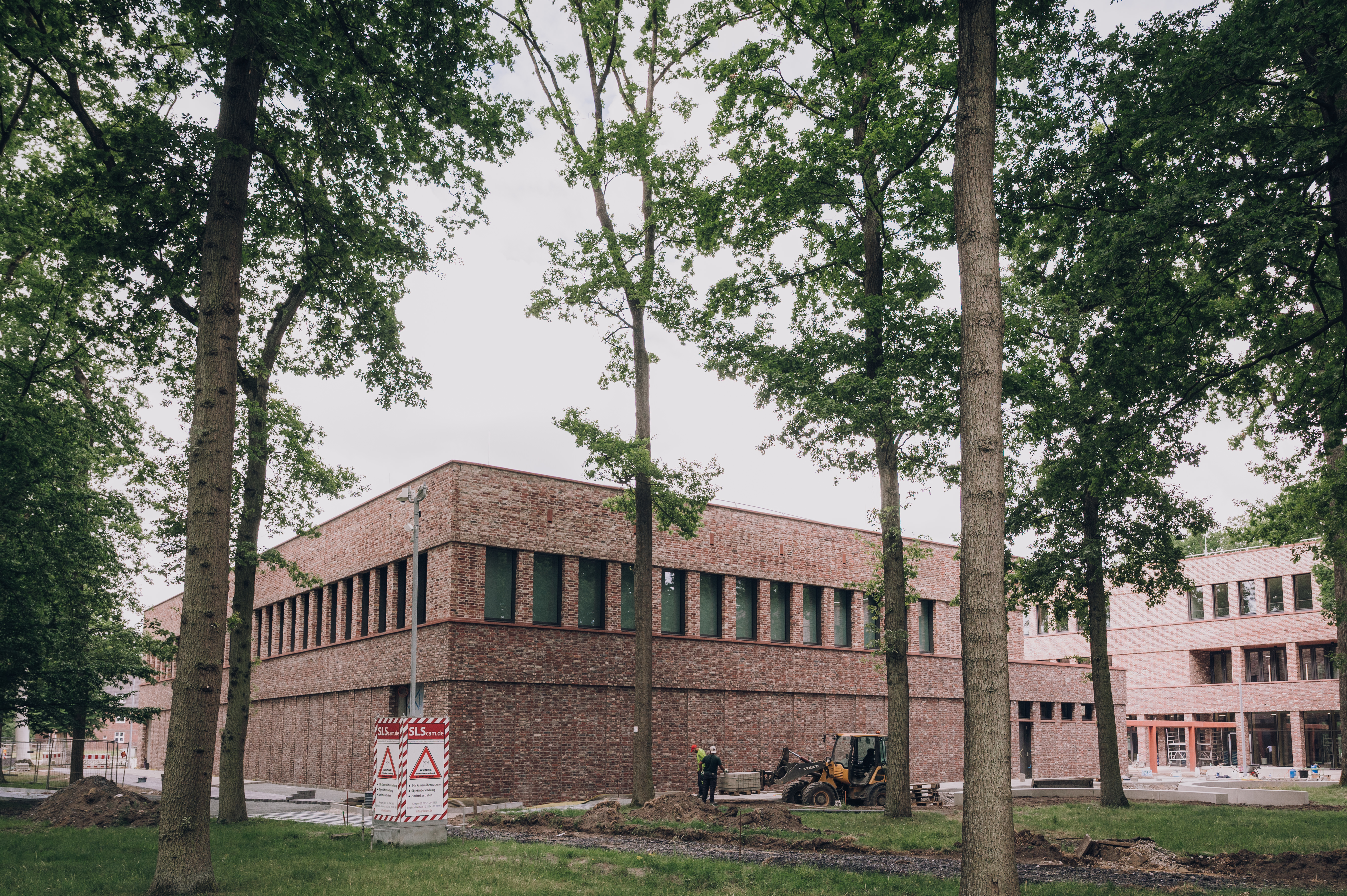 Blick von außen auf die Turnhalle im York Quartier