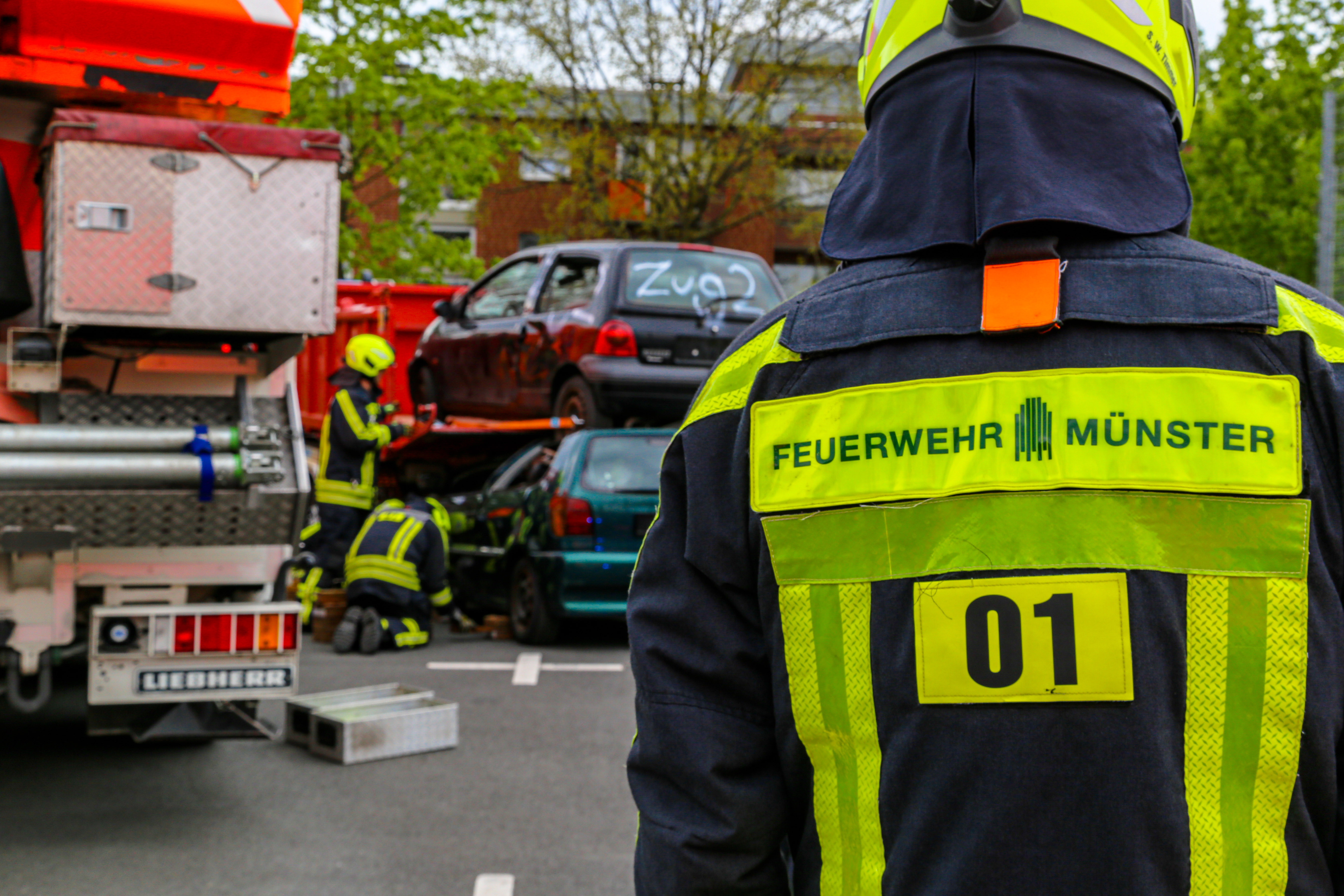 Feuerwehr-Mitarbeiter in Aktion