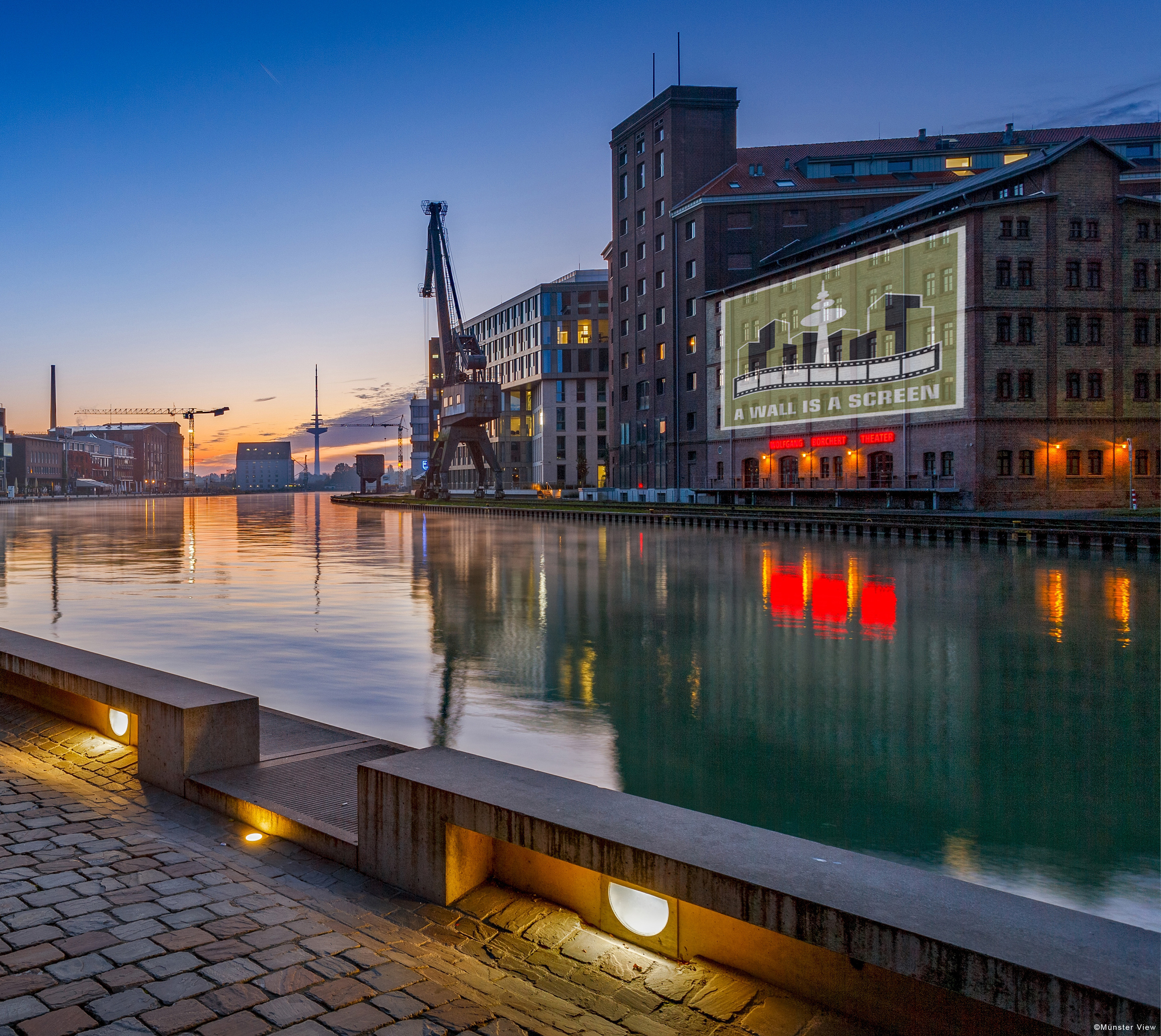 Projektion an Fassaden am Hafen Münsters
