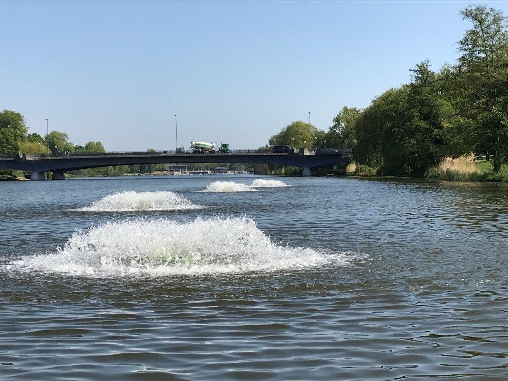 Die Belüftungsanlagen im Aasee: Auf dem Wasser sind sie als Wasserfontänen zu sehen.