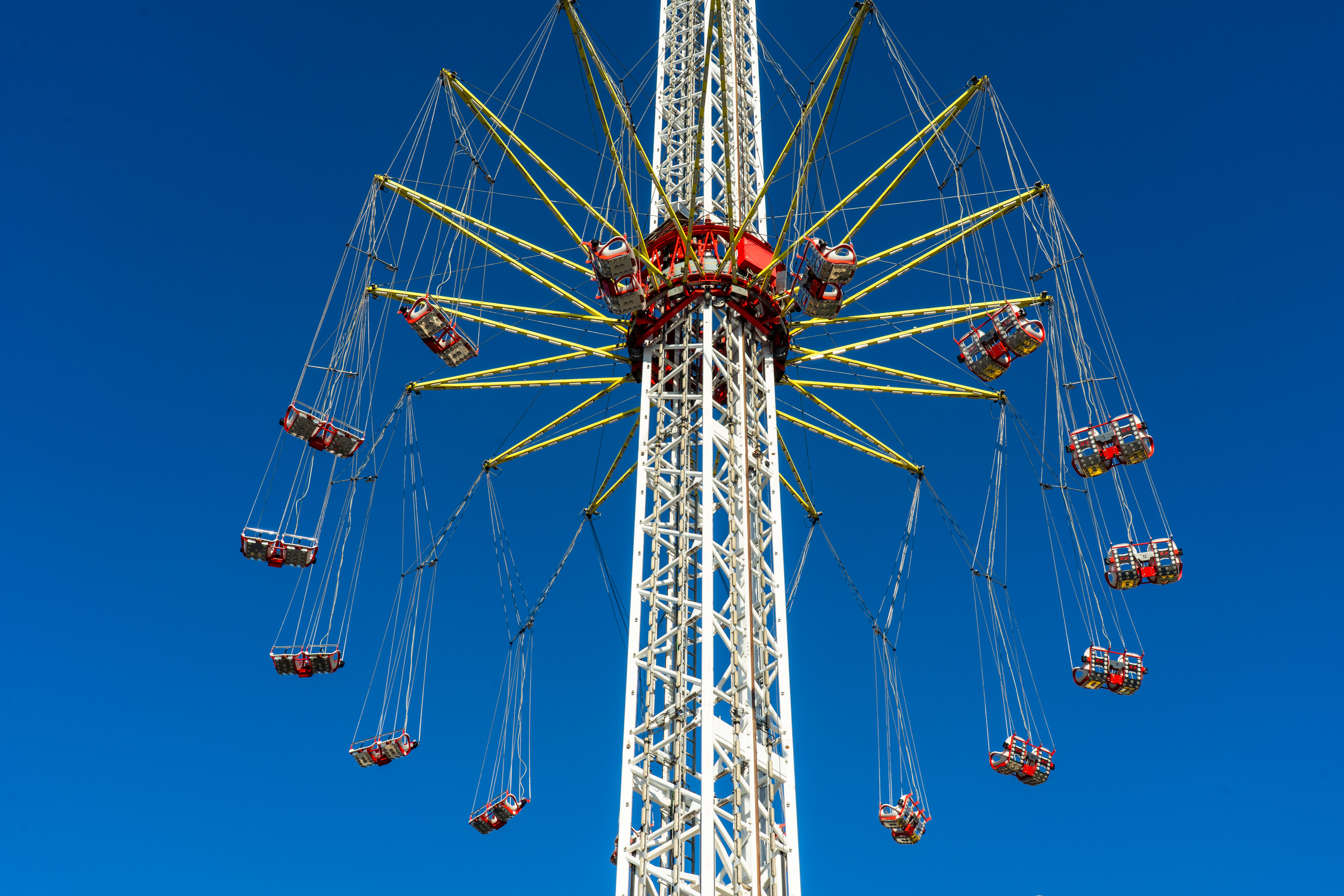 Frühjahrssend mit Riesen-Kettenkarussell