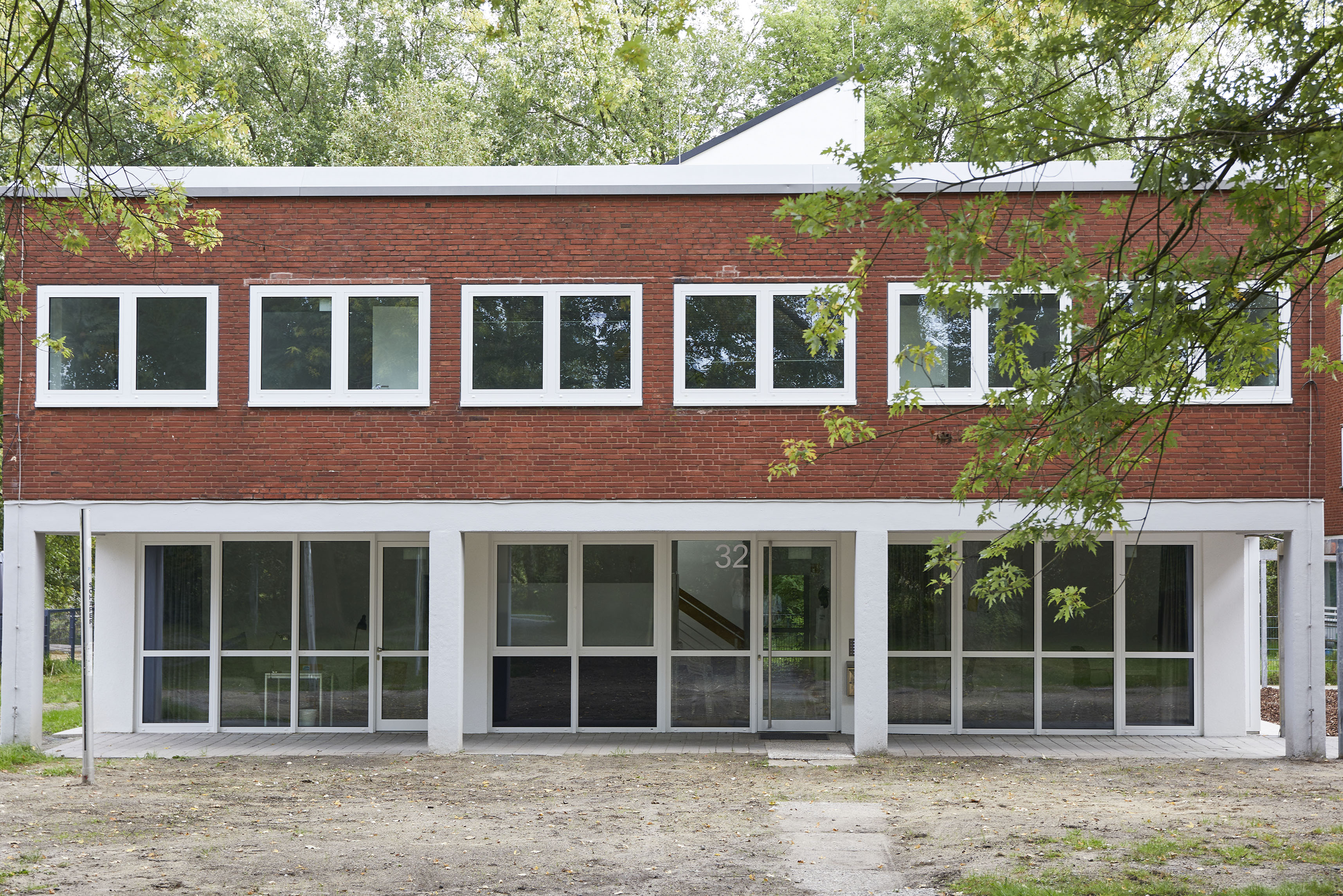 Blick von außen auf die Fassade des Gebäudes am Hoppengarten