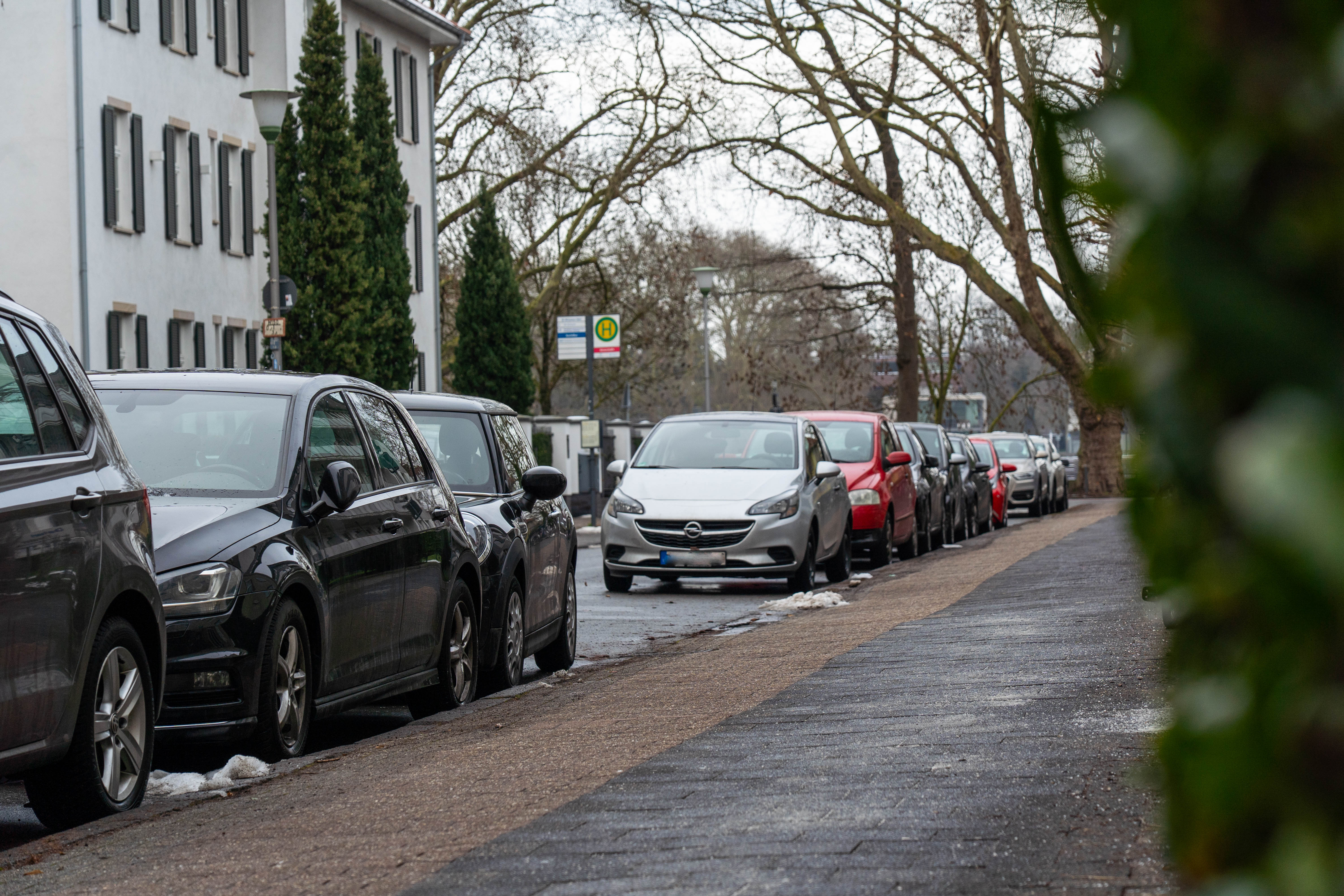 Körnerstraße in Münster mit parkenden Autos am Straßenrand
