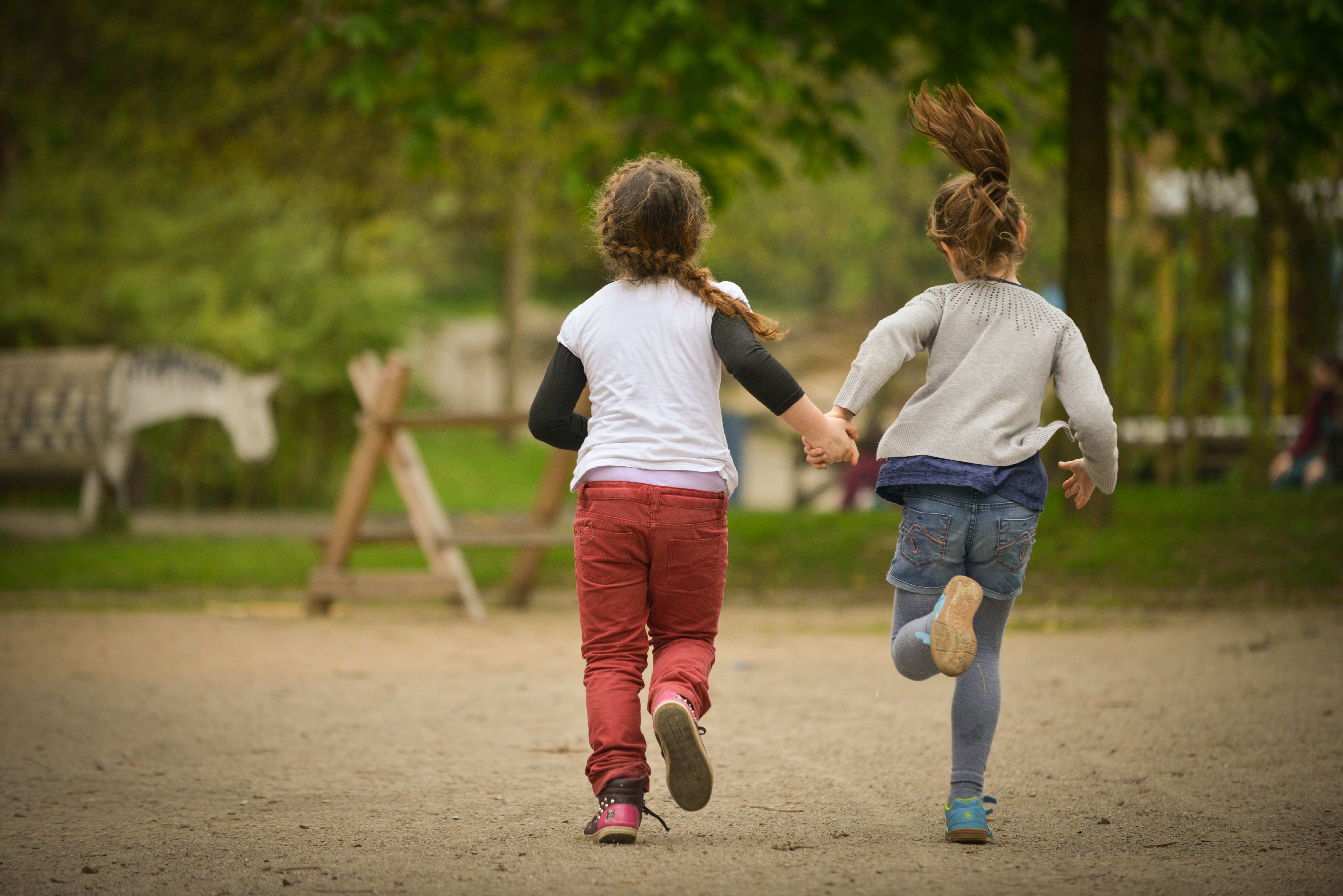Spielende Kinder im ABI-Südpark