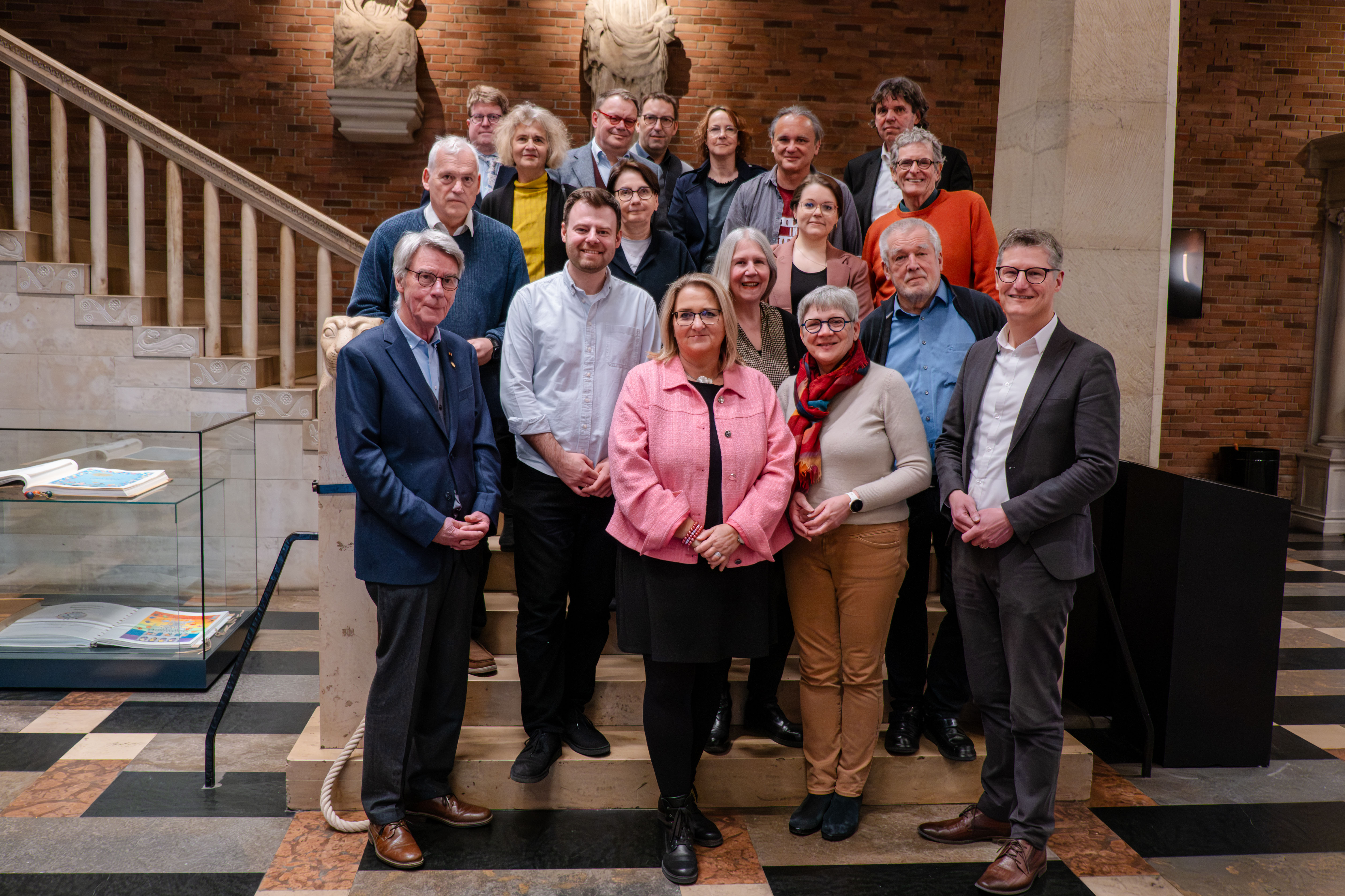 OB Fuchs mit den ehemaligen Ratsmitgliedern.