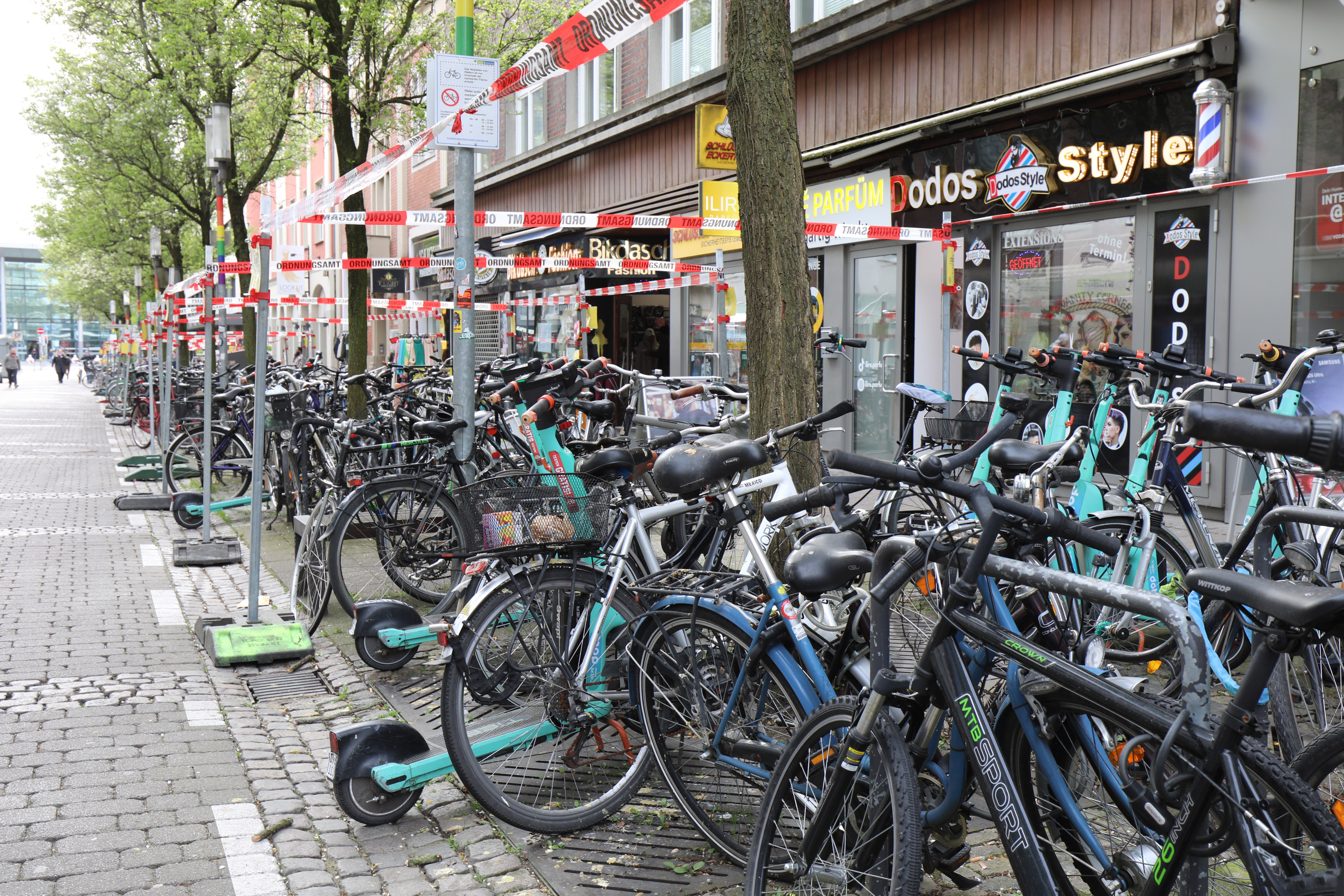 Abgestellte Fahrräder in der Windthorststraße.