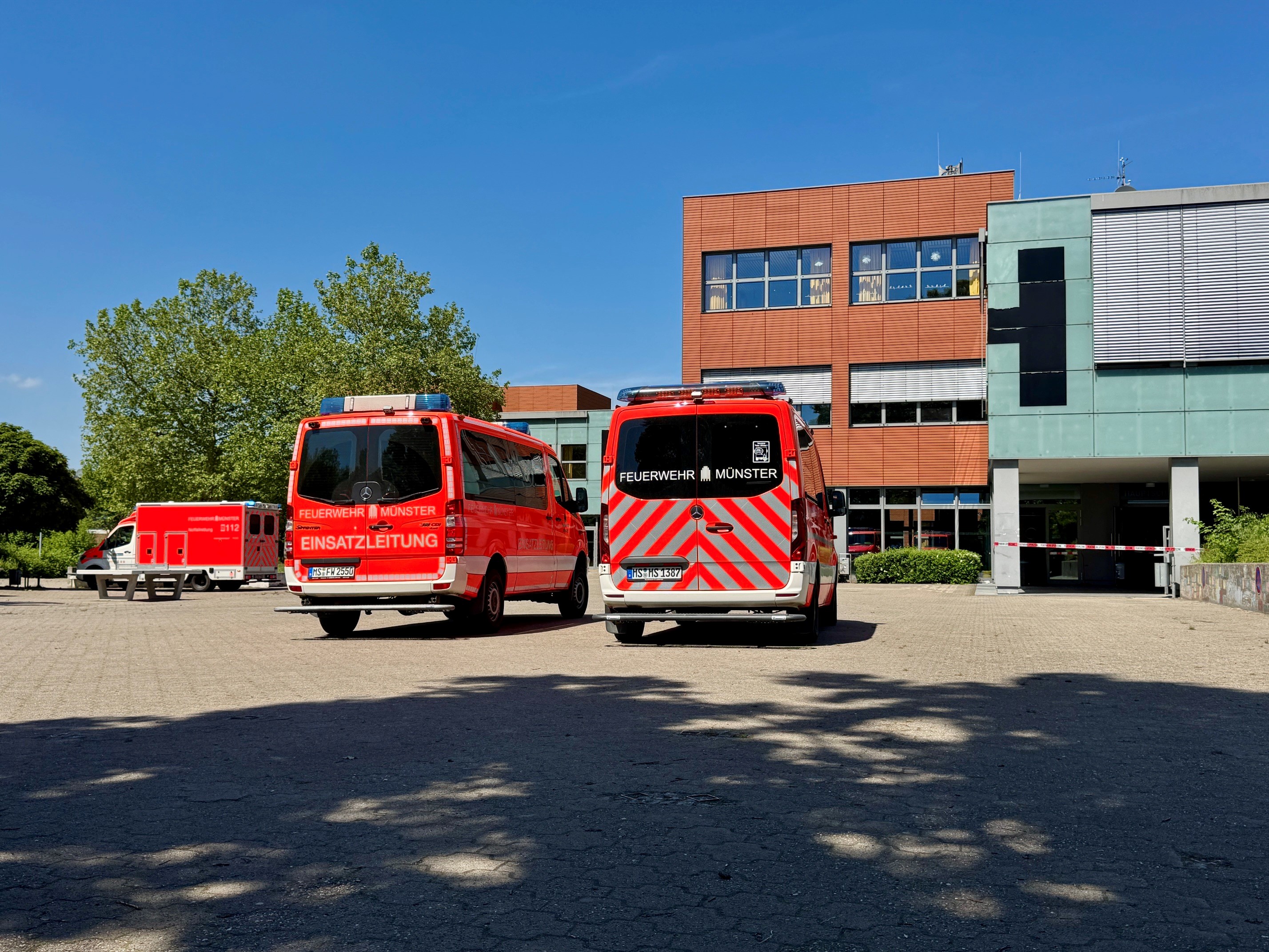 Einsatzfahrzeuge am Schulzentrum Wolbeck