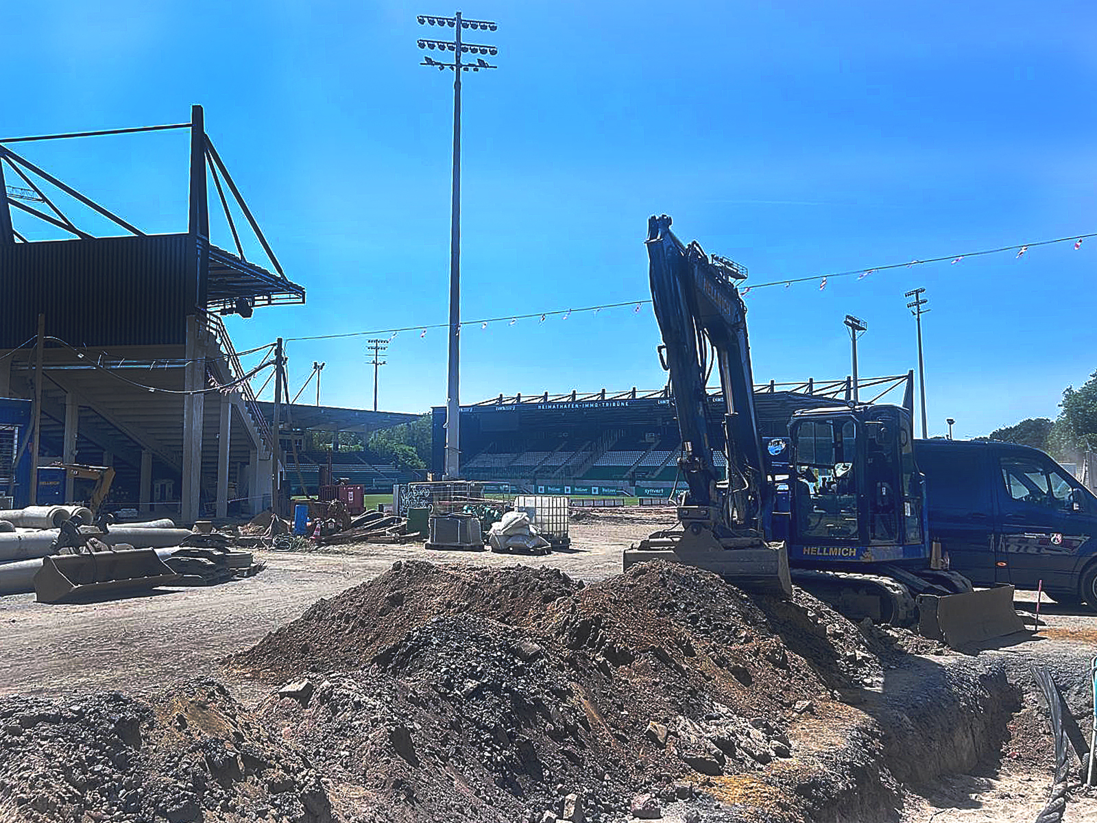 Bei Bauarbeiten im Bereich der Nordostecke und des Hauptvorplatzes des LVM-Preußenstadions ist am Mittwochvormittag, 24. Juni, ein 250 Kilogramm schwerer Blindgänger aus dem Zweiten Weltkrieg gefunden worden. 