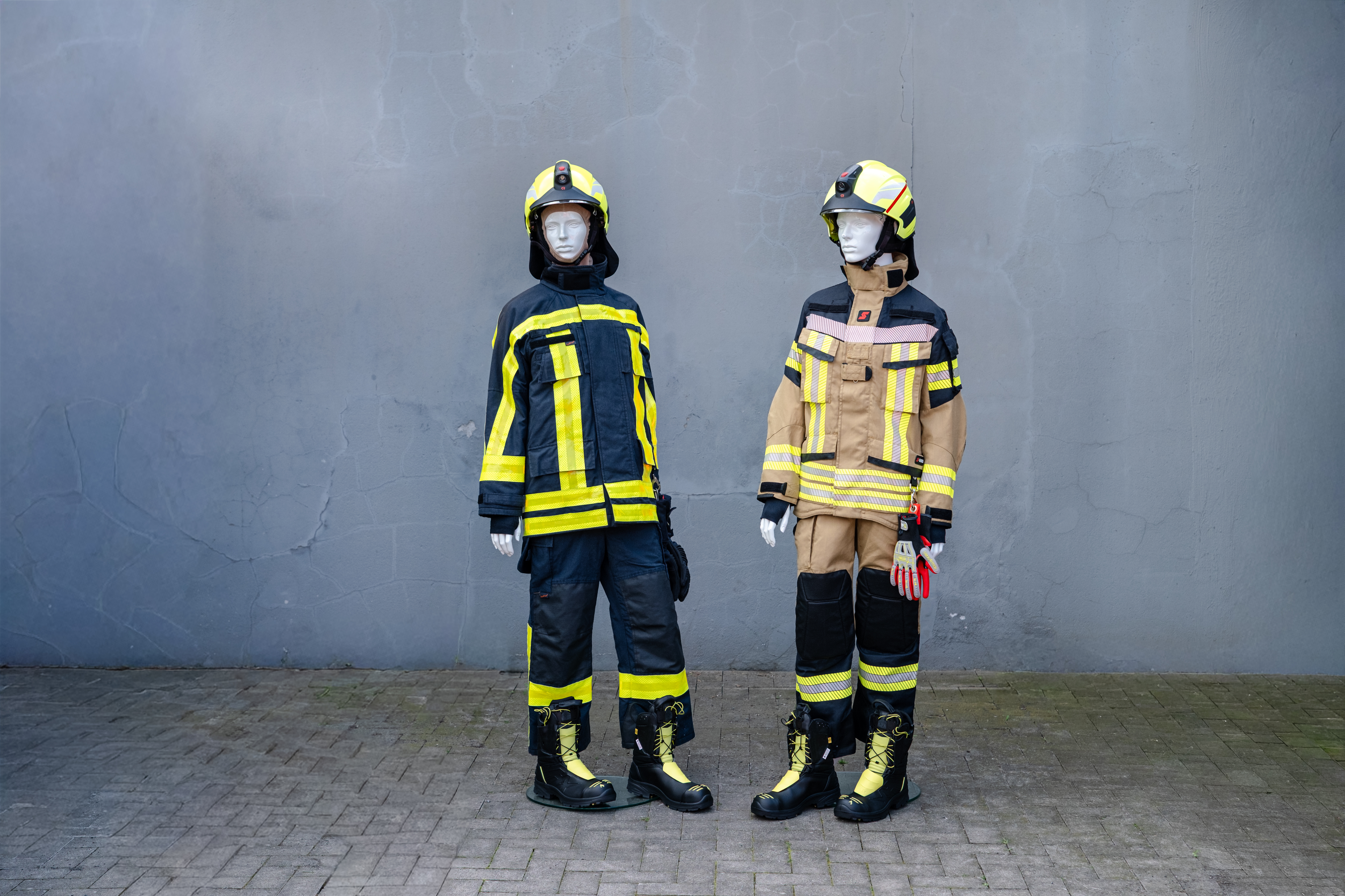 Neue Schutzkleidung für Münsters Feuerwehrleute: Helle Jacken und Hosen ergänzen dunkelblaue Ausstattung