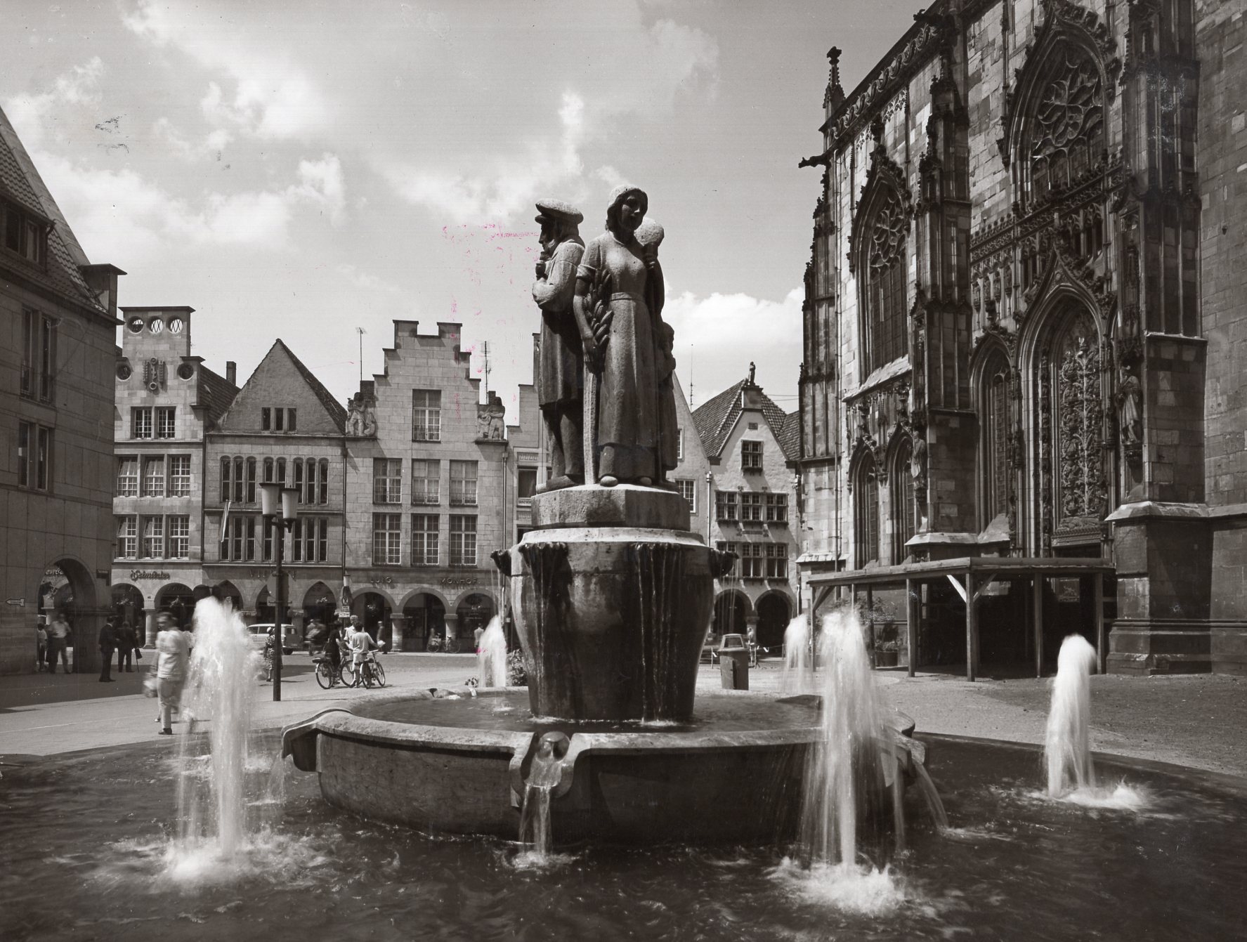 Schwarz-weiß Foto vom Lambertibrunnen 1963
