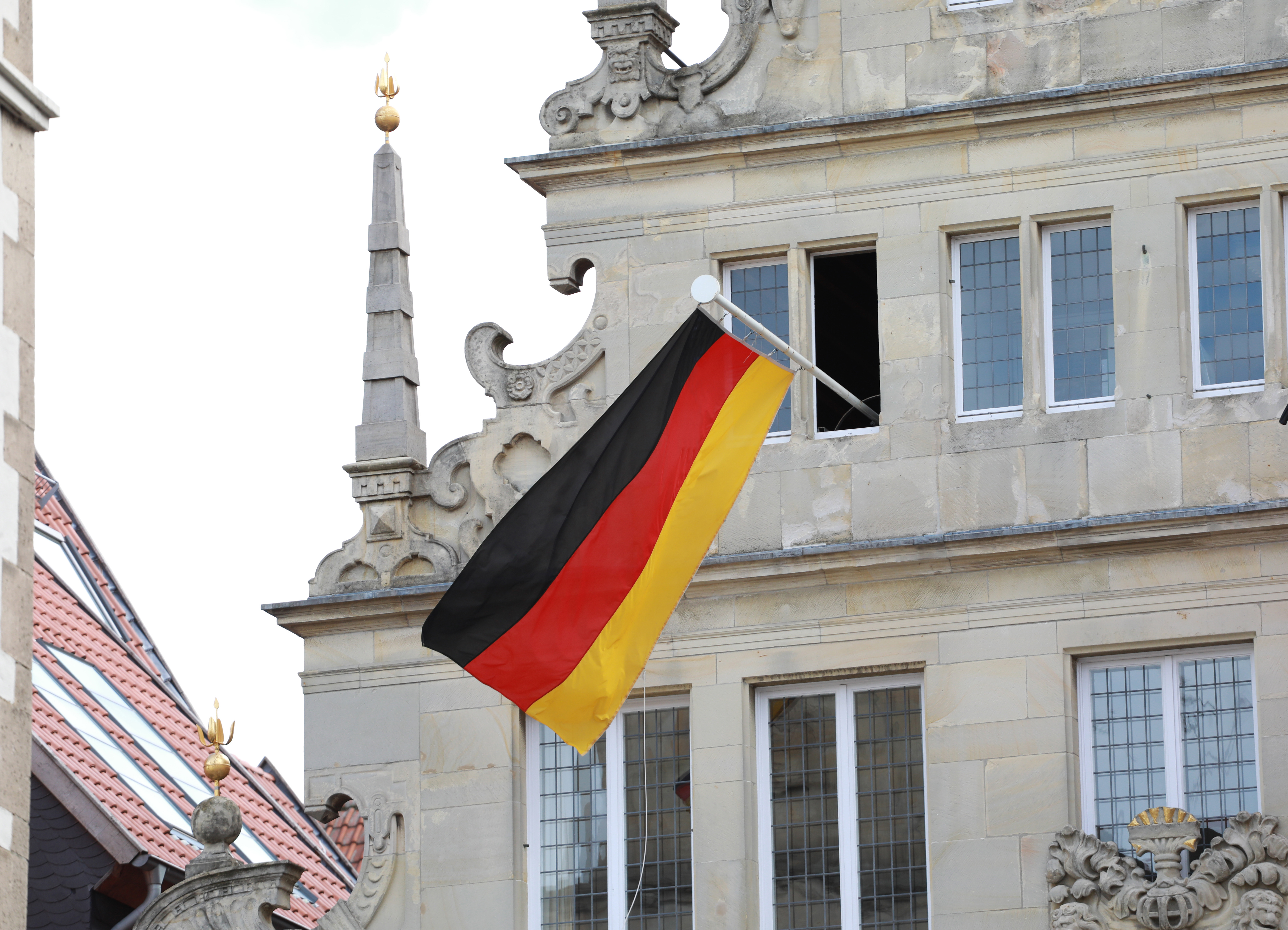 Deutschlandflagge am Rathaus