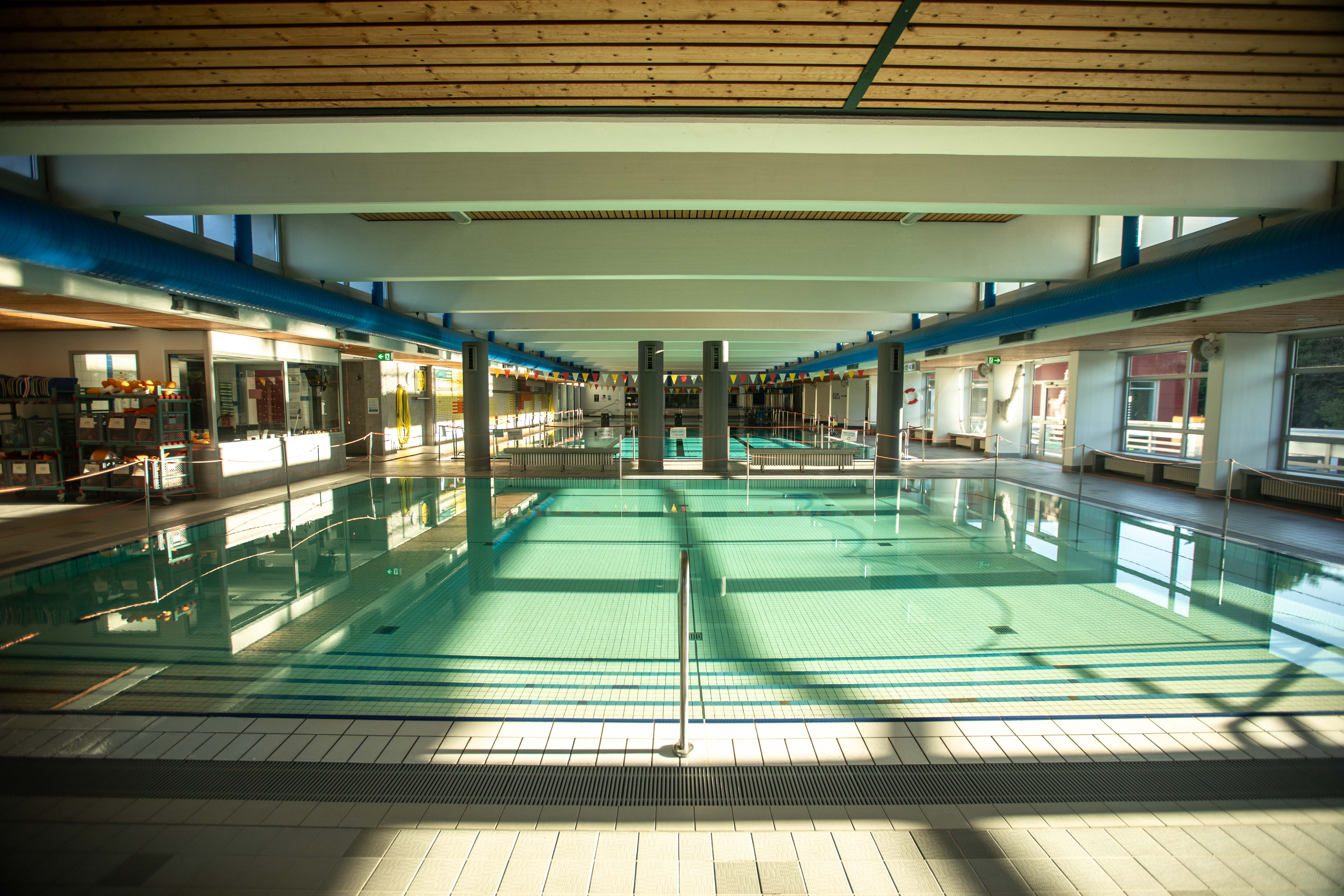 Schwimmbecken im Hallenbad Ost