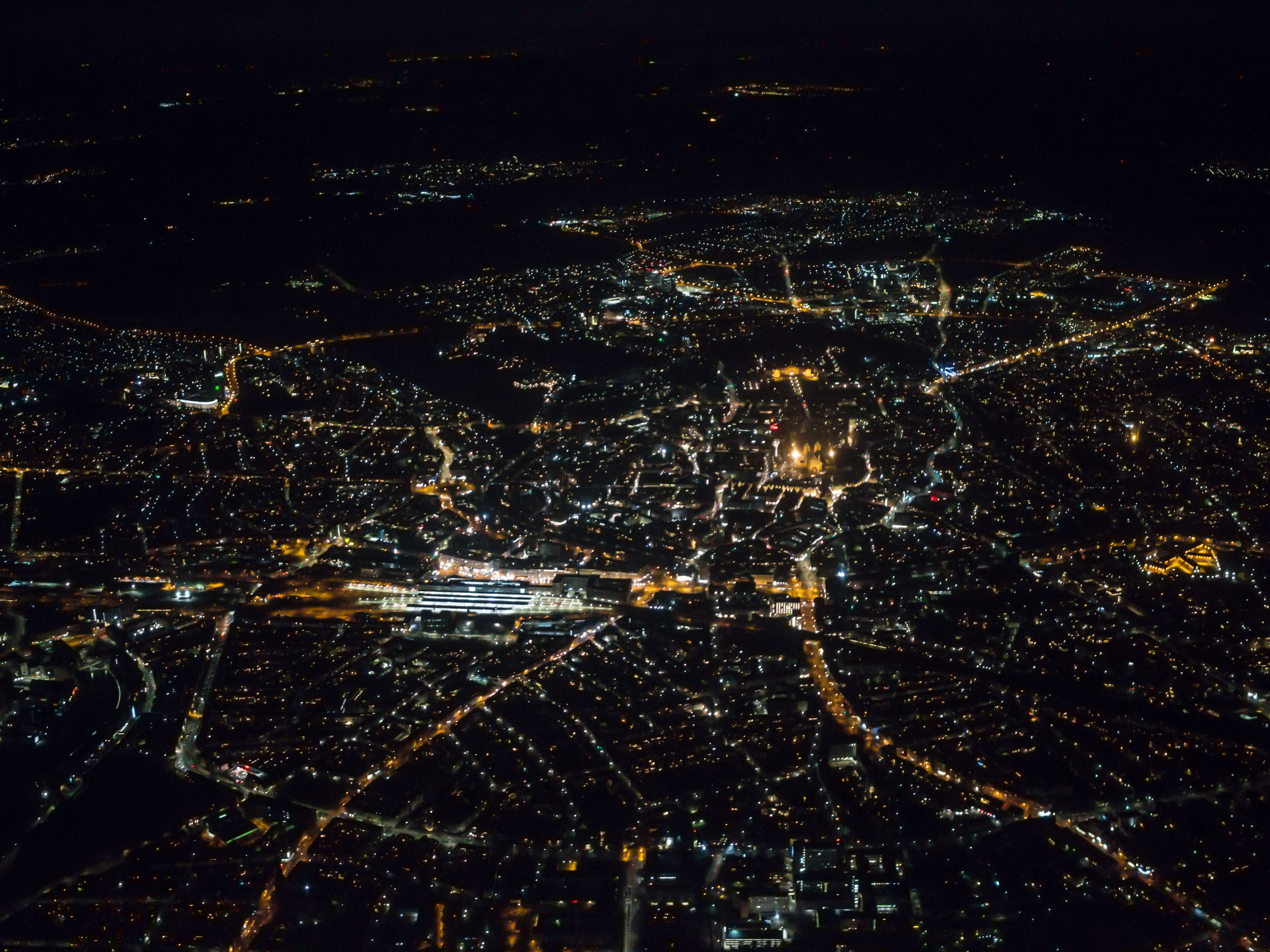 Luftaufnahme von Münsters Innenstadt bei Nacht