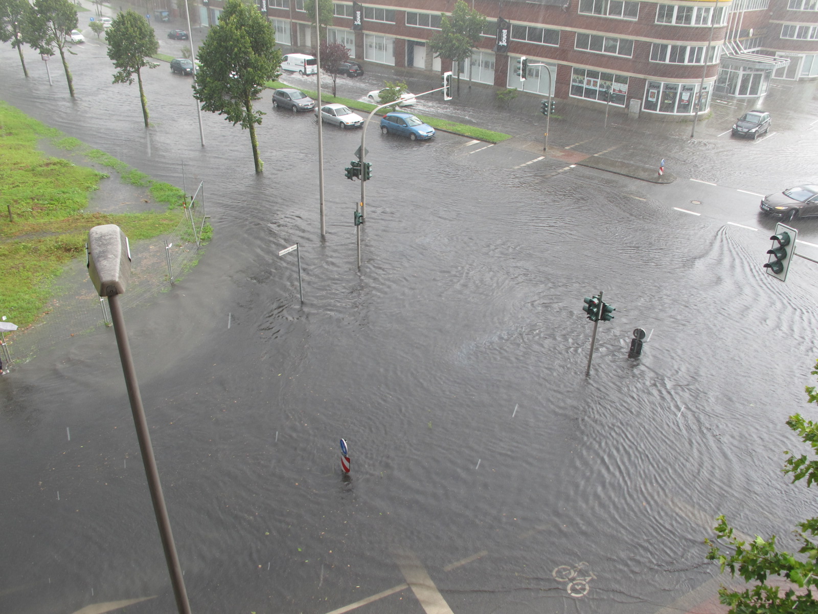 Überflutete Straße in Münsters Innenstadt