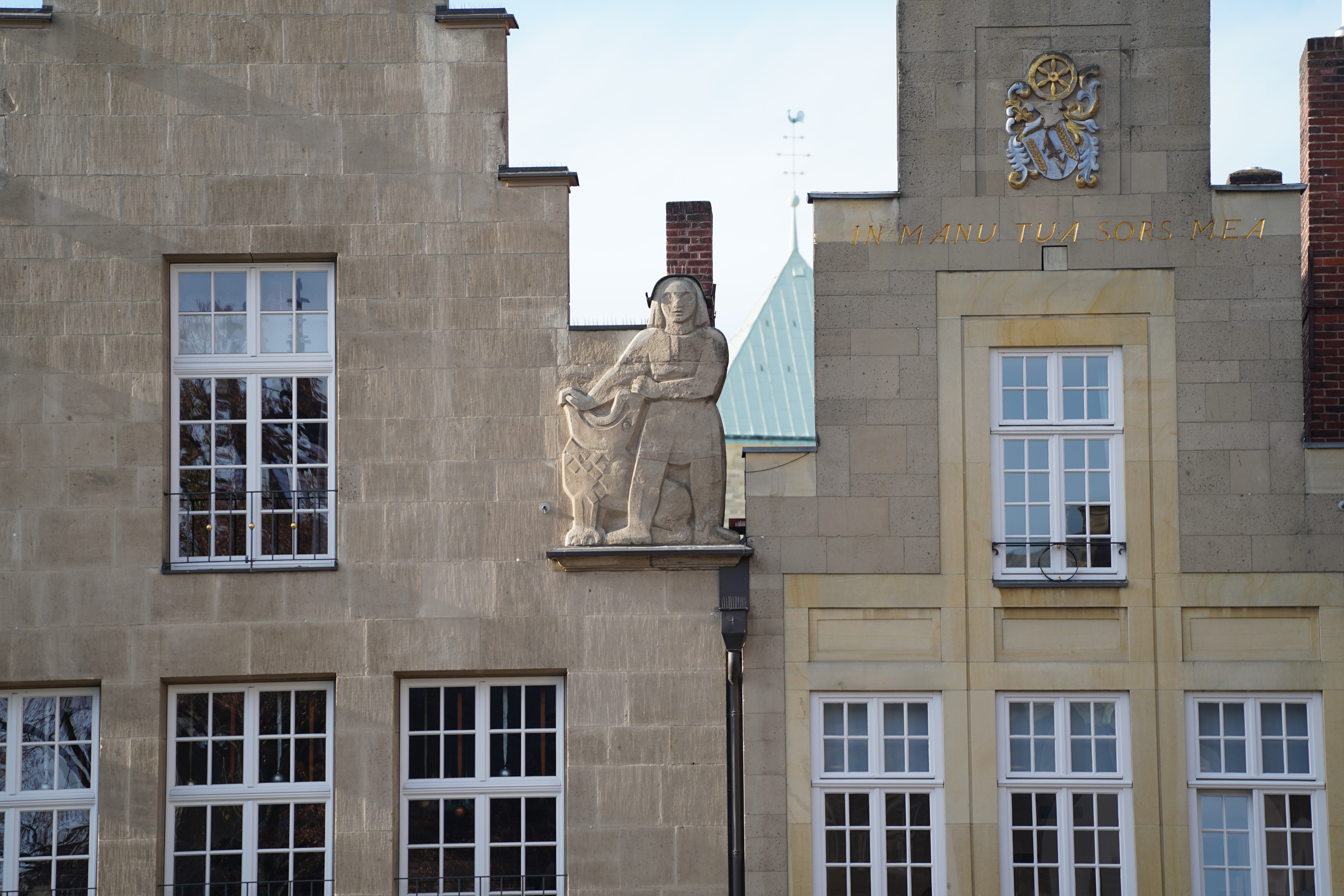 Steinfigur an einem Prinzipalmarkt-Giebel