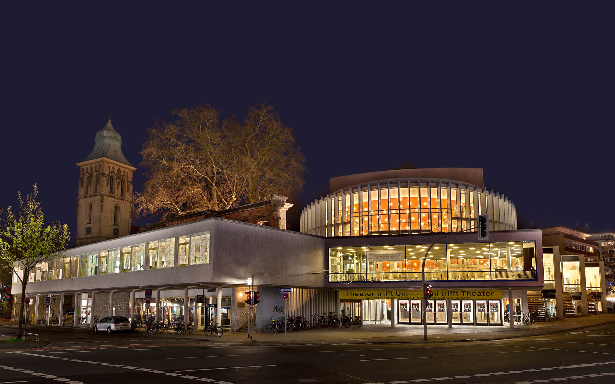 Das Theater Münster bei Nacht