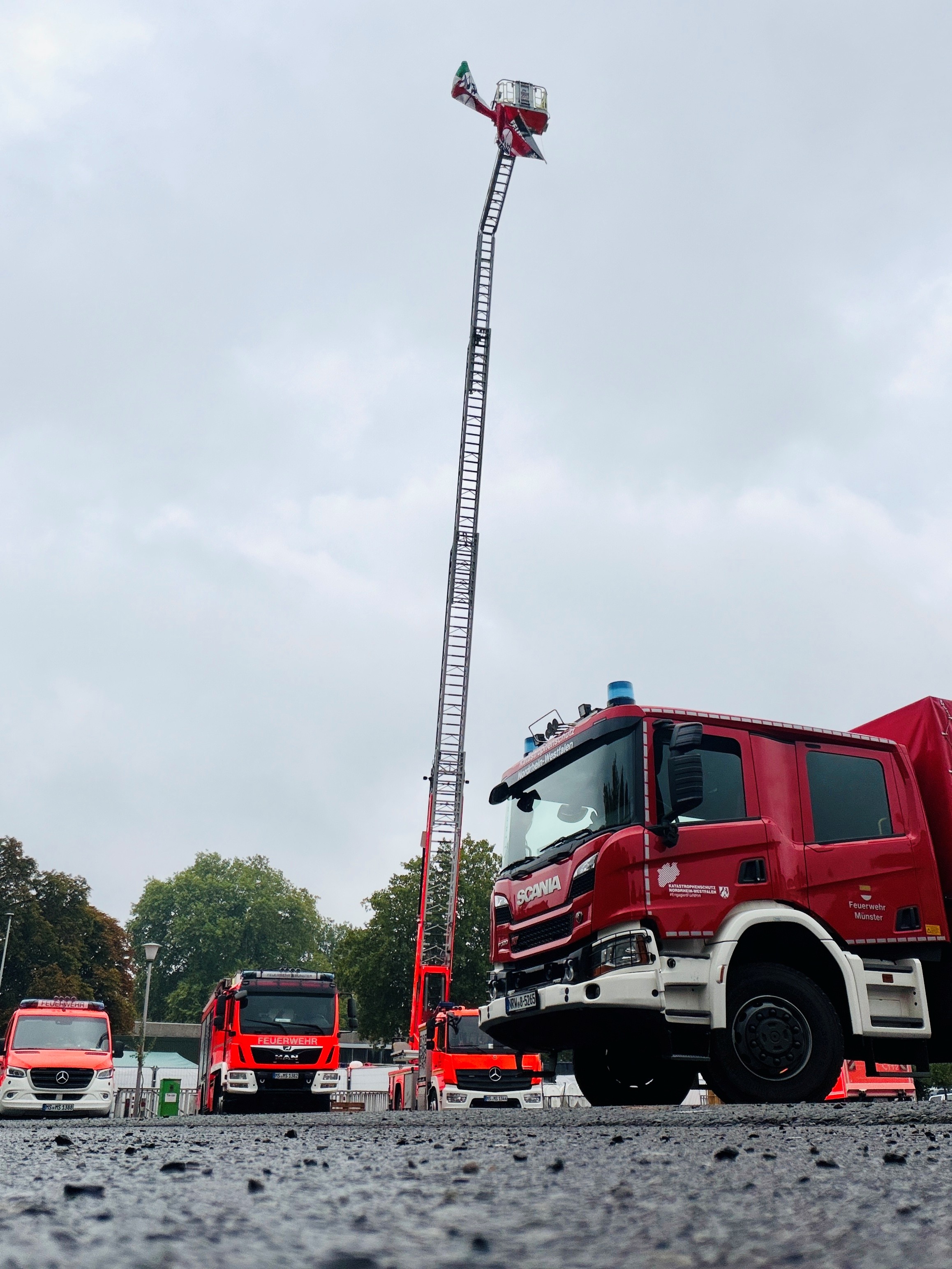 Feuerwehrautos auf der Blaulichtmeile