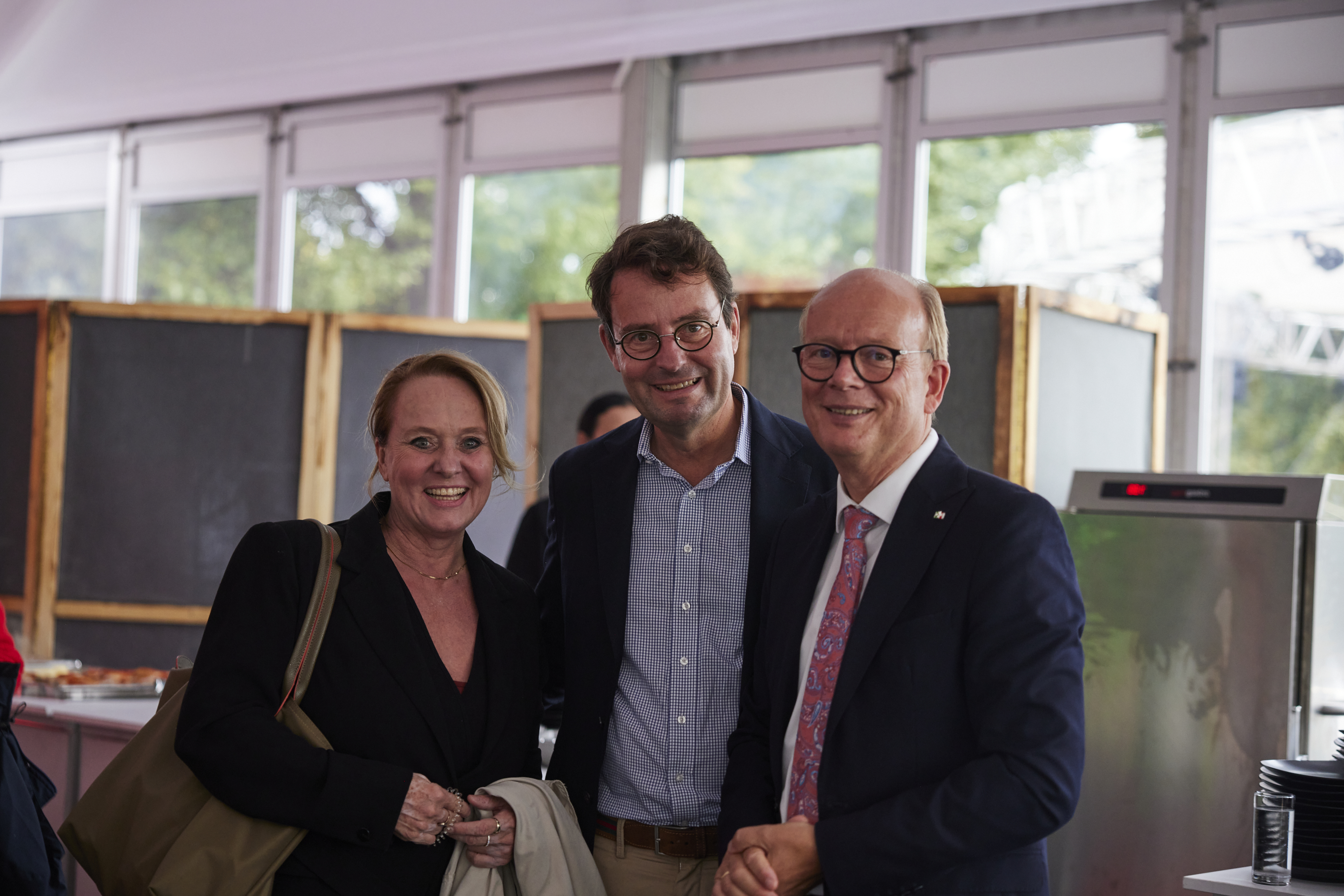 Andreas Bothe, Regierungspräsident der Bezirksregierung Münster mit Begleitung und André Kuper