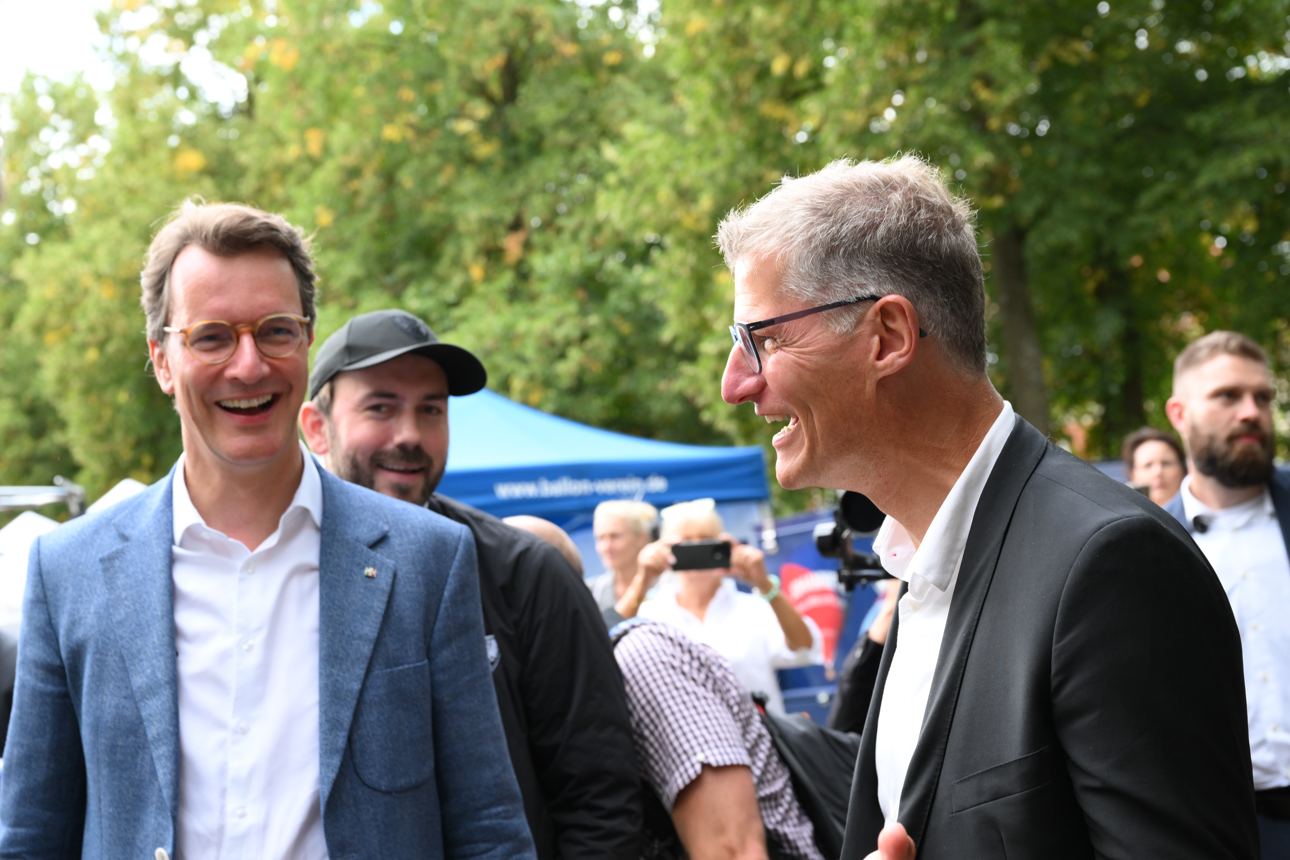 NRW-Ministerpräsident Hendrik Wüst und Münsters Oberbürgermeister Tilman Fuchs besuchen die Meilen