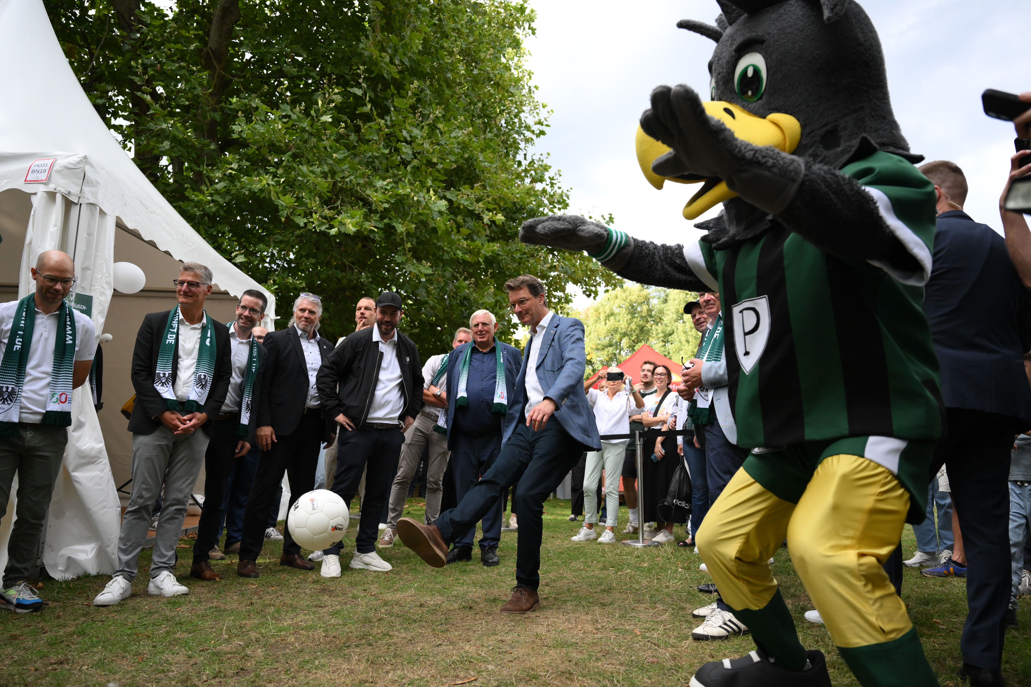 Hendrik Wüst besucht Preußen Münster