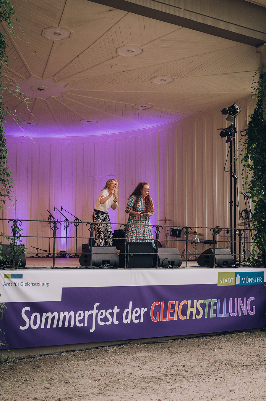 Lisa Feller beantwortet Fragen der Moderatorin Anna Nigulis