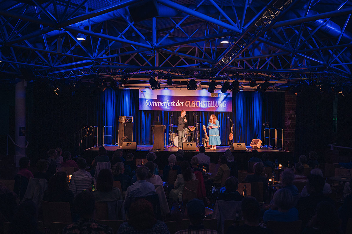 Florian Hacke im Gespräch mit Anna Nigulis