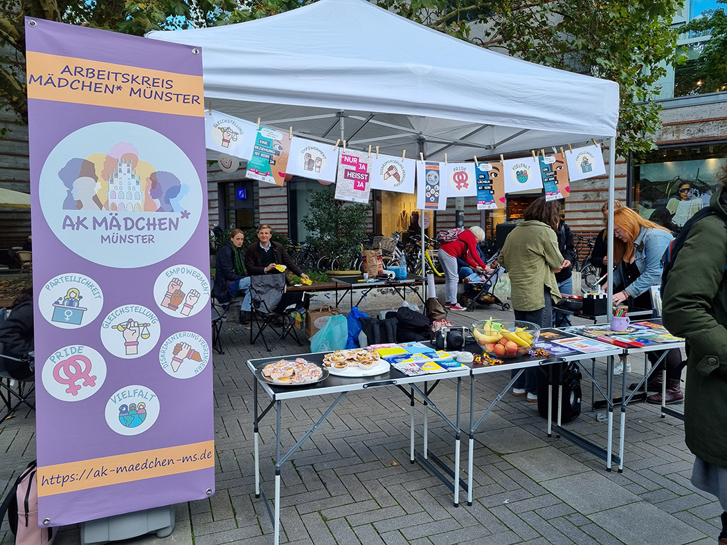 Stand des Arbeitskreis Mädchen* Münster auf der Stubengasse