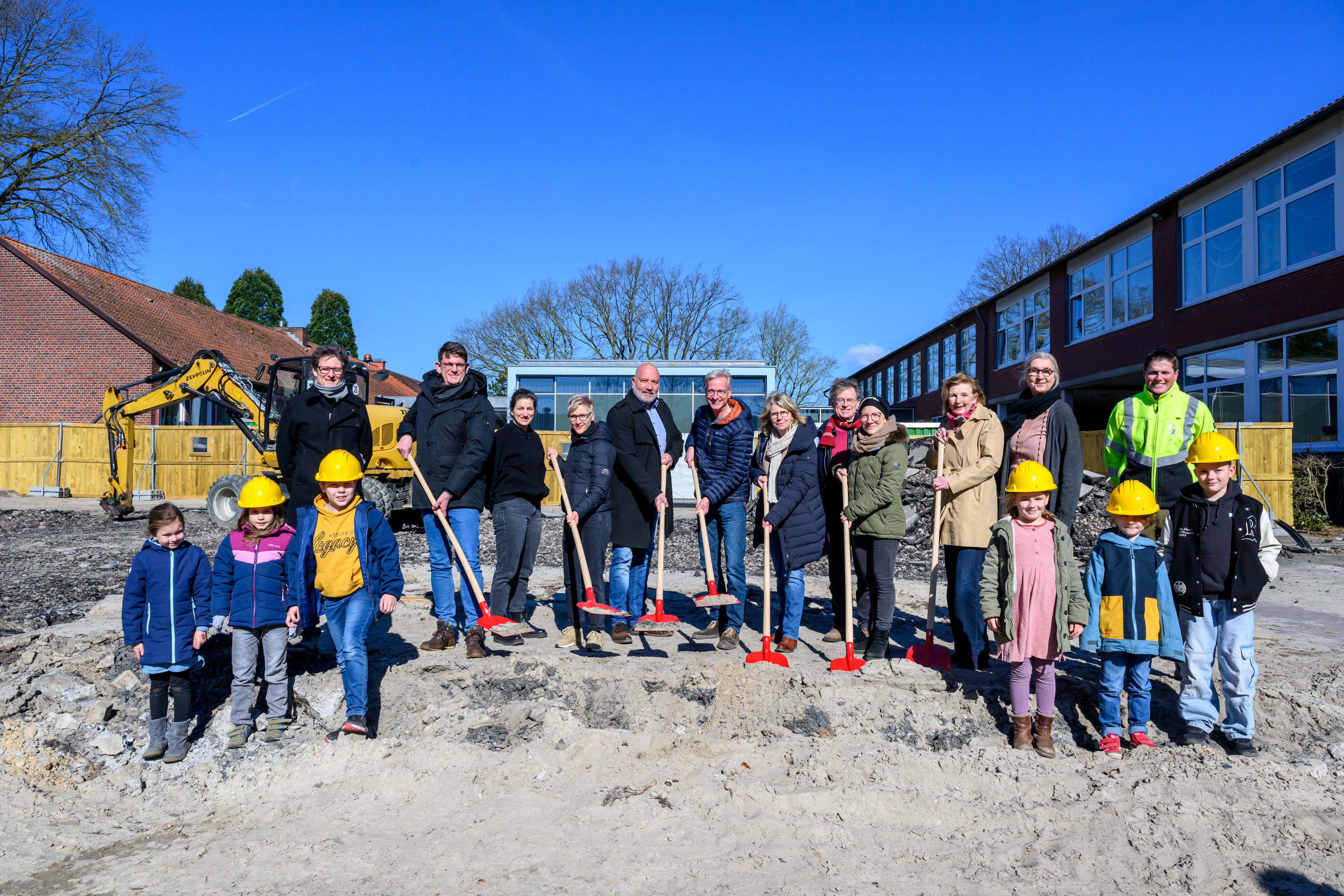 Erster Spatentisch Neubau