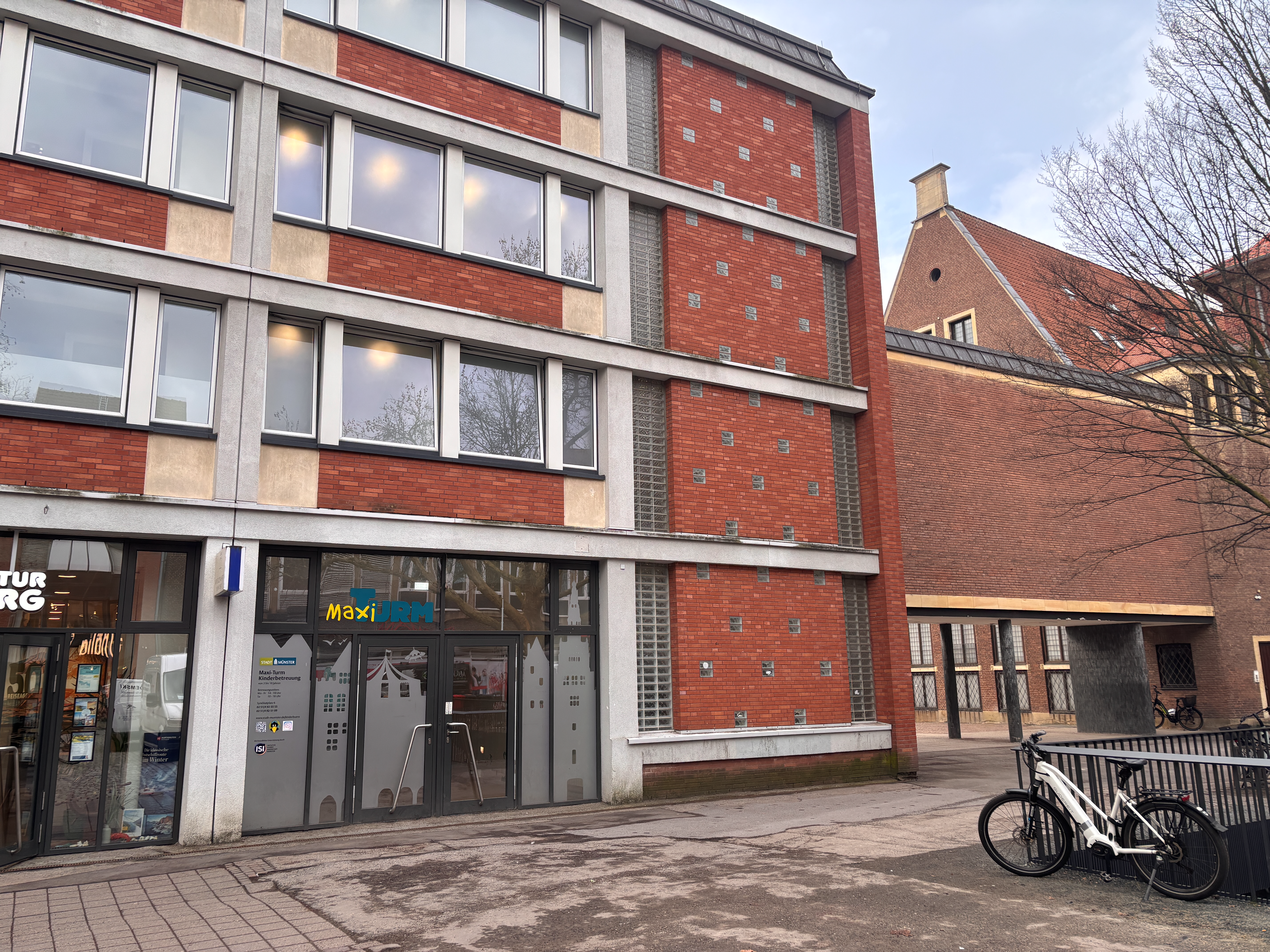 Außenansicht des Stadthaus 1, hier Syndikatplatz 6, ehemaliger Maxi-Turm