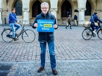 Klimadezernent Matthias Peck vor dem Rathaus Foto Klimadezernent Matthias Peck vor dem Rathaus