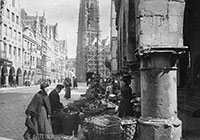 Körbe-Verkauf auf dem Prinzipalmarkt, im Hintergrund St. Lamberti