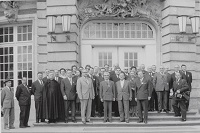 1960: Gruppenbild vor dem Universitätsschloss