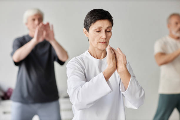 Senioren bei Qigong Übungen