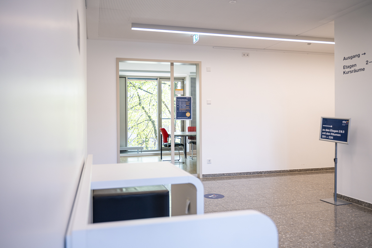 Spachberatung im Raum 110A, Blick auf die Raumtür
