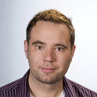 Kursleiter Dr. Guido Kallfel Ein Portrait der Kursleitung Dr. Guido Kallfel vor hellem Hintergrund.