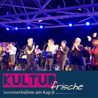 Szenenfoto eines Auftritts von Zenis and Friend