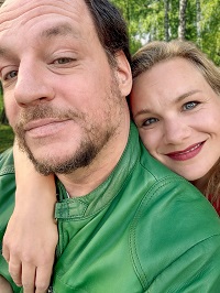 Foto der Darsteller Maria Goldmann und Stefan Nászay