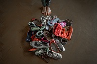 Ein Haufen verschiedener Schuhe