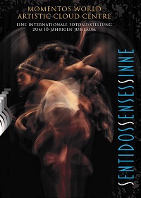 Plakat von Momentos mit einem Tänzer in Slowmotion-Optik.