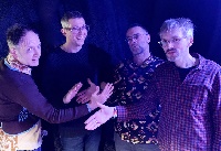 Shake-Hands (Foto: Jan Klare) Die vier Mitglieder von Shake-Hands schütteln sich die Hände