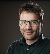 Porträtfoto von Daniel Huhn.