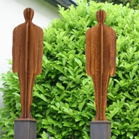 Männersilhouetten aus Metall