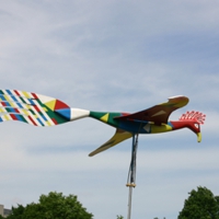 Farbiges Windspiel in Vogelform