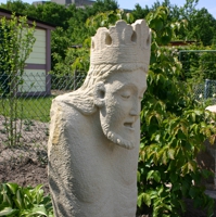 Sandsteinskulptur (Brunststück) eines Königs mit geöffnetem Mund
