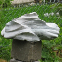 Wellenförmige Skulptur