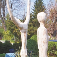 Zwei Holzfiguren