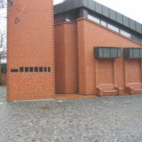 Tafeln am Kirchturm der Markus-Kirche