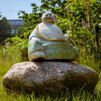 Keramikfigur eines Buddha